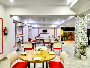 Hotel Mavens House Artemis Hospital Road的休息区