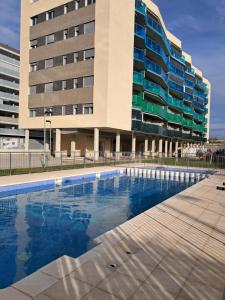 Bazén v ubytování El Balcón del Ebro by Alogest- Vistas, piscina y 2 parking nebo v jeho okolí