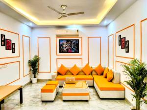 Hotel Mavens House Artemis Hospital Road的休息区
