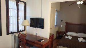 TV a/nebo společenská místnost v ubytování Alkistis Hotel