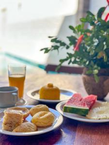Comida no hotel ou em algum lugar perto