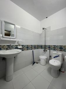 Ένα μπάνιο στο Taaj Residence Skardu