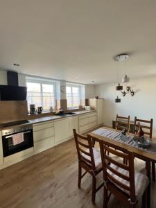 Dapur atau dapur kecil di Ferienwohnung Kornkammer Naumburg