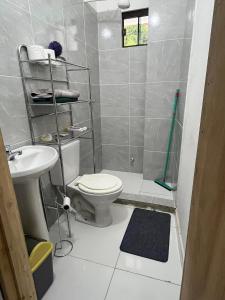 Ένα μπάνιο στο Alicia House