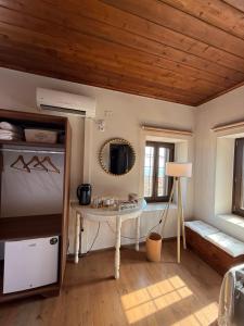 Φωτογραφία από το άλμπουμ του En Kanalion well σε Kanália