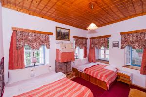 Postel nebo postele na pokoji v ubytování Archontiko 1787