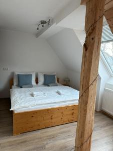 Posteľ alebo postele v izbe v ubytovaní Pension ALPENHAUS + 37 fotografií