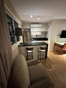 Køkken eller tekøkken på Flat na Barra da Tijuca - Premium - Com Cozinha, Microondas, Estacionamento, Balsa para Praia, Academia, Muito lindo, Confortável e Aconchegante + 85 billeder