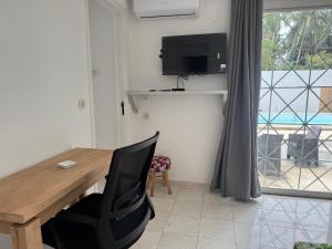 TV a/nebo společenská místnost v ubytování Maison Mimosa