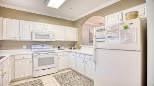 Kuchyň nebo kuchyňský kout v ubytování 323 Arbor Trace Home
