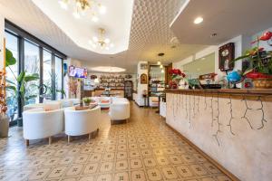 A restaurant or other place to eat at Hotel Cortina