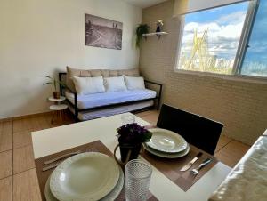 a living room with a table and a couch at Vista Inesquecível de São Paulo! in Sao Paulo