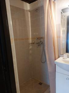 Vannituba majutusasutuses Babamúzeum apartman