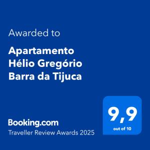 Et logo, certifikat, skilt eller en pris der bliver vist frem på Apartamento Hélio Gregório Barra da Tijuca