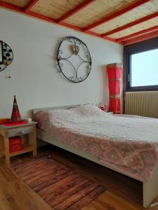 Photo de la galerie de l'établissement Grand appartement vue magnifique, à Murat-le-Quaire 7 autres photos