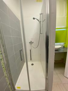 O baie la Logement Spacieux 3 Chambres à Azay-le-Rideau