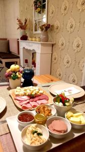 Jedlo v ubytovaní bed & breakfast alebo blízkom okolí