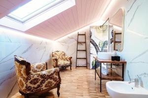 Posedenie v ubytovaní Aurum - Como Luxury Suites