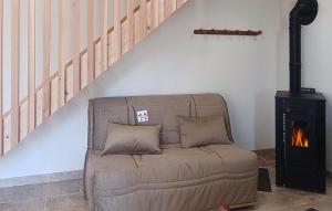 Χώρος καθιστικού στο 1 Bedroom Gorgeous Home In Orgon