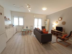 Kuchyň nebo kuchyňský kout v ubytování The Boulevard Alcove semi-central&quiet suite, with balcony! + 29 fotografií