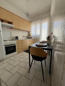 Kuchyň nebo kuchyňský kout v ubytování Lovely Studio Apartment