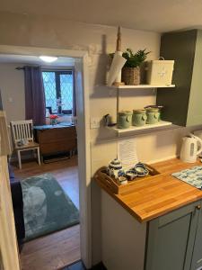 Køkken eller tekøkken på Turning Tides Holiday Cottage + 44 billeder