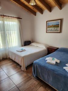 a bedroom with two beds with towels on them at Naturaleza & confort en Tunuyan, Mendoza in Colonia Las Rosas +41 photos