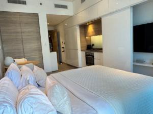Studio One Dubai Marina - TIE Vacation Homes客房内的一张或多张床位