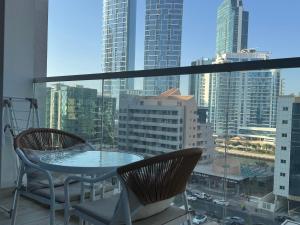 Studio One Dubai Marina - TIE Vacation Homes的阳台或露台