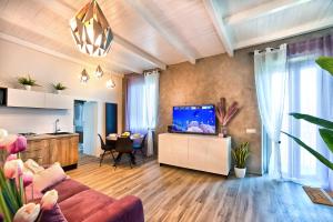 TV a/nebo společenská místnost v ubytování La Loggia sul Lago