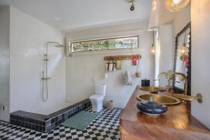 a bathroom with a sink and a shower and a toilet at Casa Dahomey in Pipa +17 photos