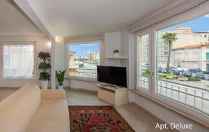 Μια τηλεόραση ή/και κέντρο ψυχαγωγίας στο AMAMARE Apartments