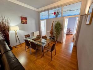 Posezení v ubytování Luxury Central Apartment
