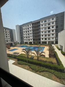a view of a large building with a swimming pool at Apto 202, Torre 1 in Lucas do Rio Verde