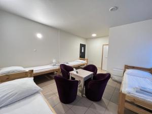 Posteľ alebo postele v izbe v ubytovaní ETNA - Hostel -Noclegi Rzeszów 24 Pokoje