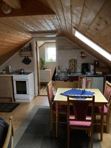 Kuchyň nebo kuchyňský kout v ubytování Lysbøen Bua