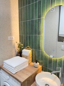 Un baño de CROWN apartment 4