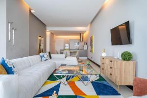 Μια τηλεόραση ή/και κέντρο ψυχαγωγίας στο A prime and luxury 2 bedroom