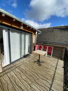 a deck with two chairs and a bench on it at Gîte 3 chambres à Villandry in Villandry +7 photos