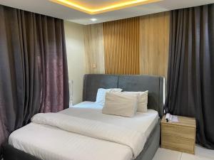 Postel nebo postele na pokoji v ubytování Domar Suites
