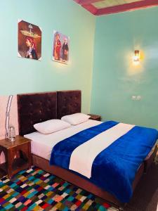 Postel nebo postele na pokoji v ubytování Kasbah Ait Bouguemez