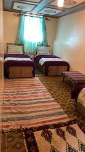 Postel nebo postele na pokoji v ubytování Kasbah Ait Bouguemez