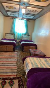 Postel nebo postele na pokoji v ubytování Kasbah Ait Bouguemez