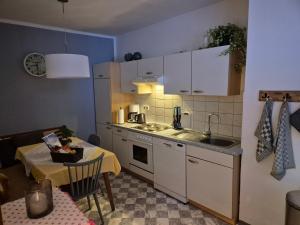 Kuchnia lub aneks kuchenny w obiekcie Haus Zedlacher