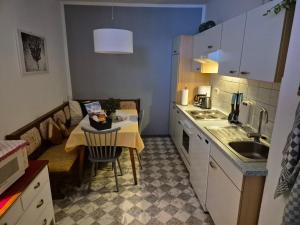 Kuchnia lub aneks kuchenny w obiekcie Haus Zedlacher