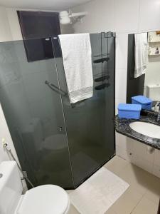 Un baño de Apt Praia bela,Edificio casa bela,pajucara 77 29 fotos más