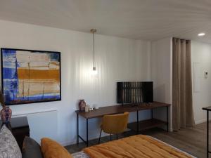 Telewizja i/lub zestaw kina domowego w obiekcie Urbs Amiens Sud