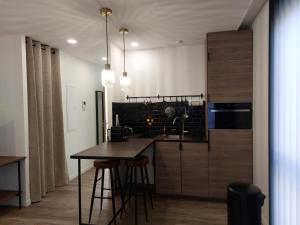Kuchnia lub aneks kuchenny w obiekcie Urbs Amiens Sud