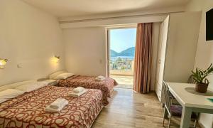 A bed or beds in a room at Hotel Apartments Panorama