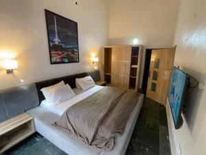 Tempat tidur dalam kamar di Ruby 3
